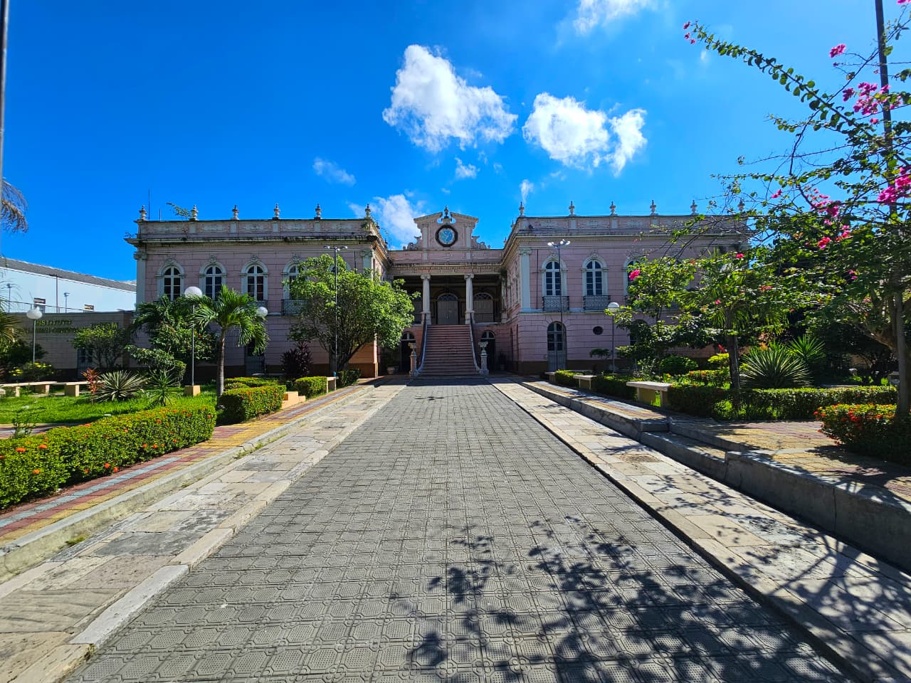 Fachada do Instituto Benjamin Constant, referência visual para quem vai ao local